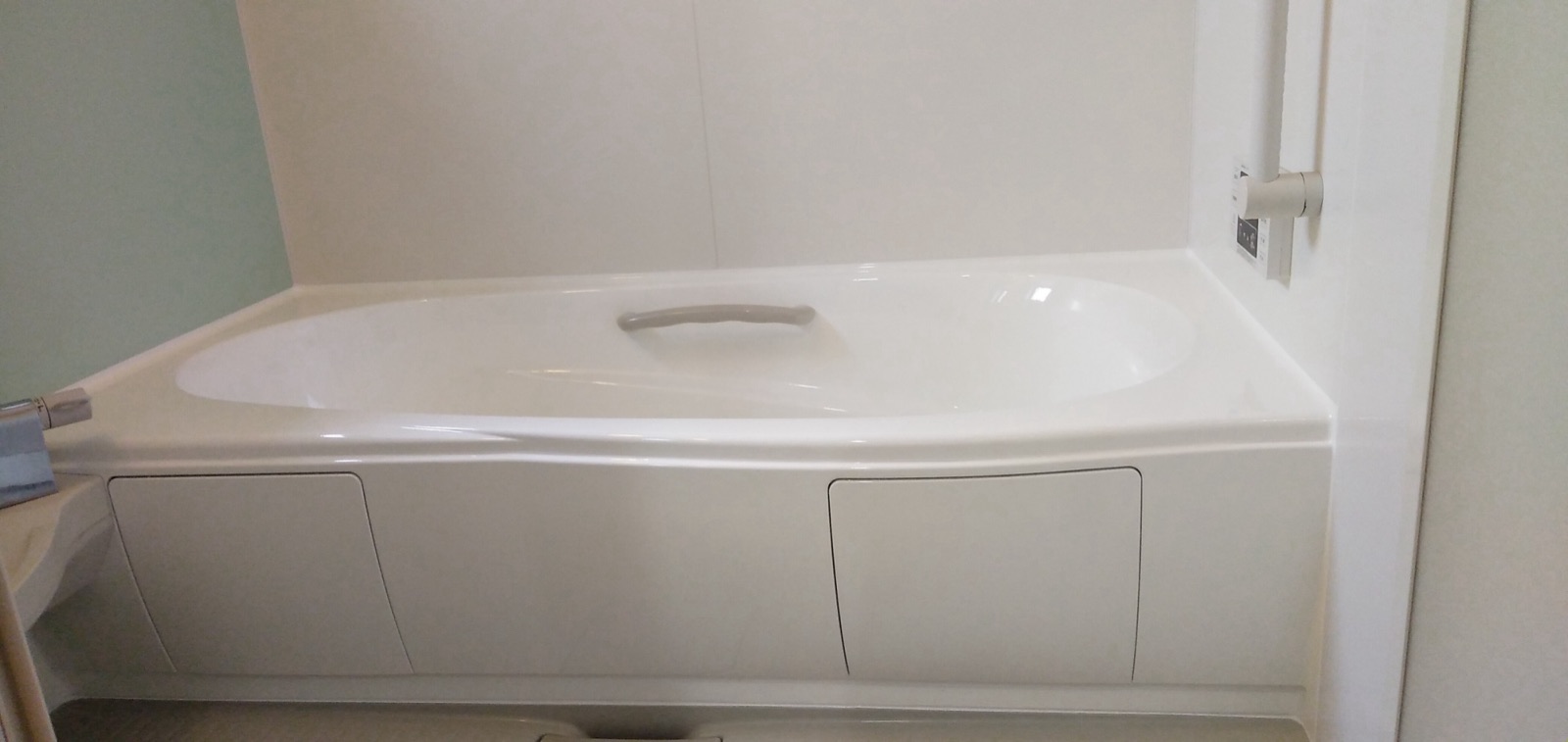 施工後のバスタブ内側全体